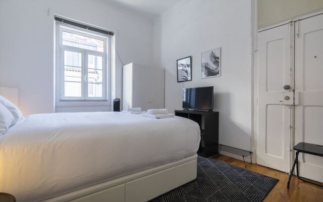 Апартаменты Sunny & Quiet Lisbon Apartment Лиссабон комната для гостей