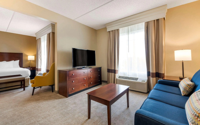 Comfort Suites Near Universal Orlando Resort