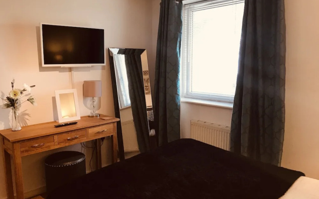 1 Bed Luxe Dockland Apartment - Free parking