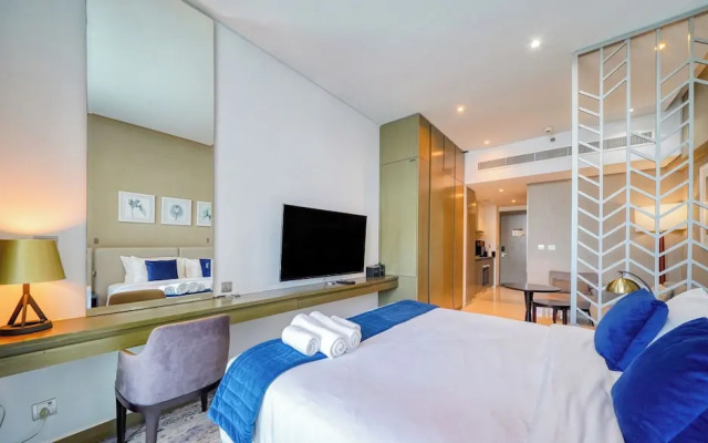 Sleek Studio in Privé with Stunning Canal View