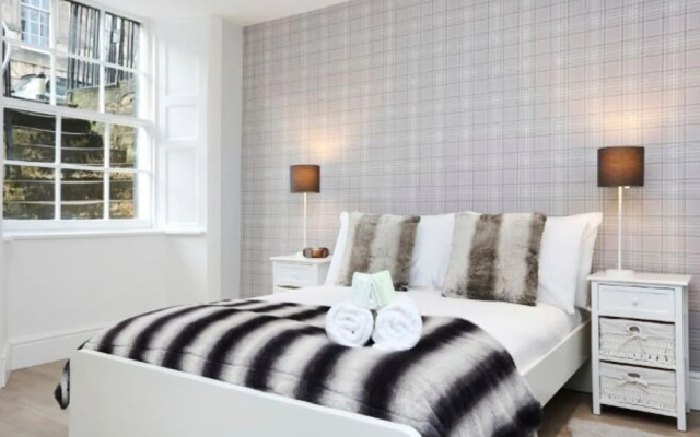 Modern, Stylish Apt. in Excellent Central Location