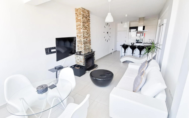 Mackenzie Seaview Paradise