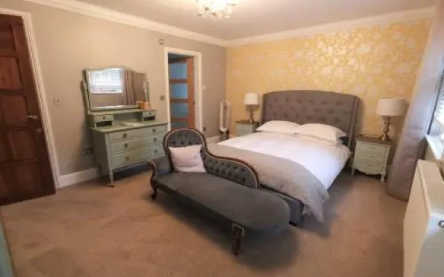 Blashford Manor Farmhouse - New Forest Cottage