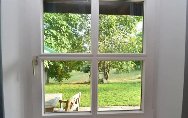 Tranquil Garden Apartment