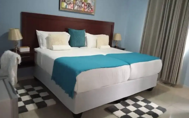Canna Lilly Guest House