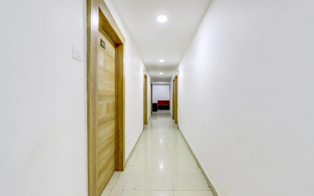 OYO Flagship 71075 HOTEL NIK PALACE