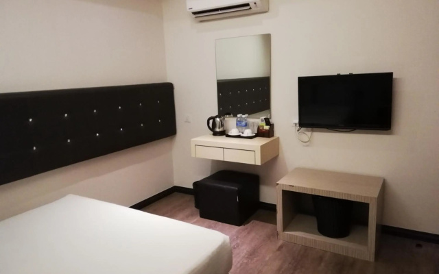 Ease Hotel