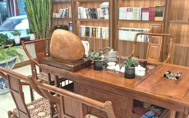 Yuelong Hotel Lingqiu
