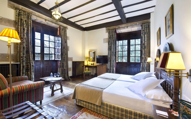 Parador De Santillana De Gil Blas