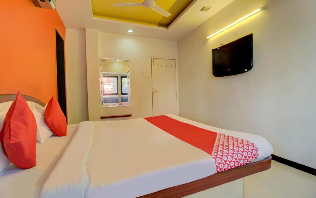 OYO 77484 Hotel Saroj
