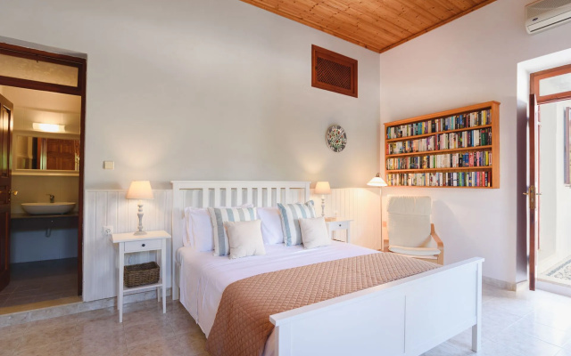 Thea Villas & Suite