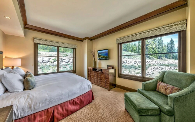 Premium  With The Ritz-carlton Amenities 3 Bedroom Condo by RedAwning