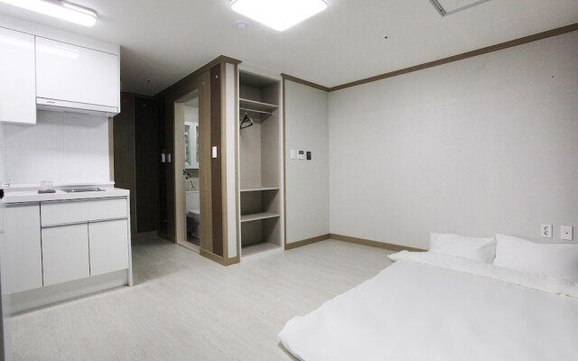 Seogwipo Seohyun Hotel
