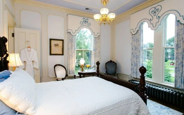 Silas W Robbins House Bed & Breakfast