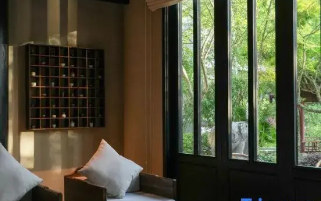 Lotus Yard Zen Hotel