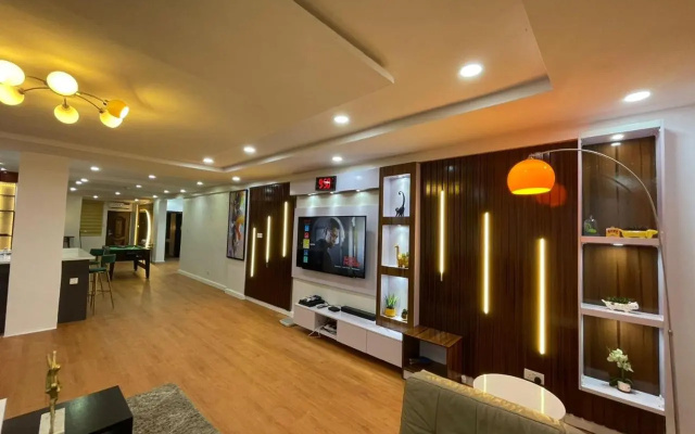 WATERFRONT 3BR APT W/FREE PARKIN WiFi NETFLIX POOL