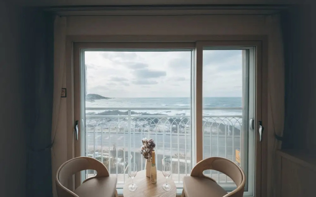 Mon Dieu Hotel