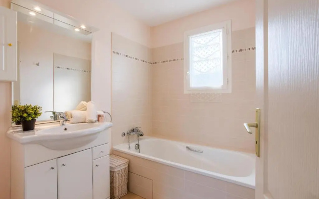 VILLA CLEMENTINIERS VI4266 By Riviera Holiday Home