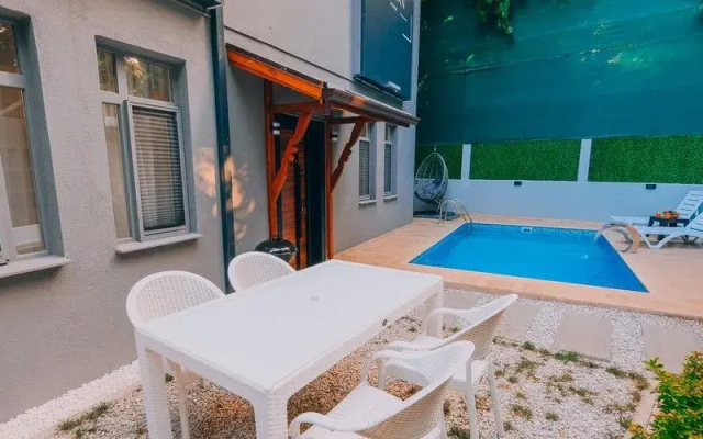 Alphan House