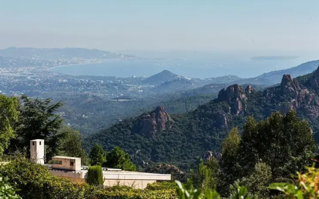 Squarebeak - Breathtaking view over Cannes