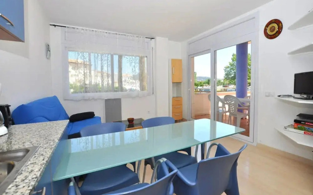 Apartment in Roses With Large Terrace