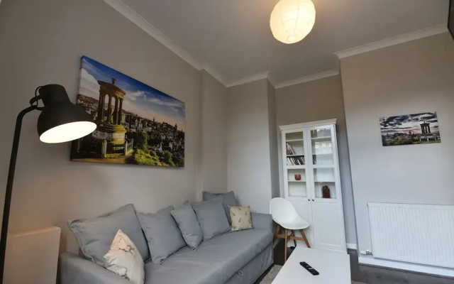 First Pleasance Luxury Apartment