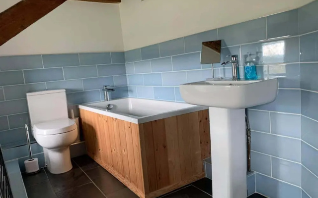 Idlewild Animal Sanctuary Farmhouse Stay - Charity