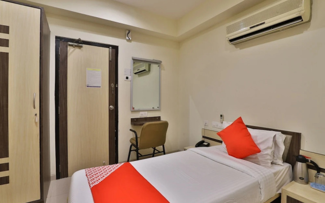 OYO 35378 Galaxy Residency