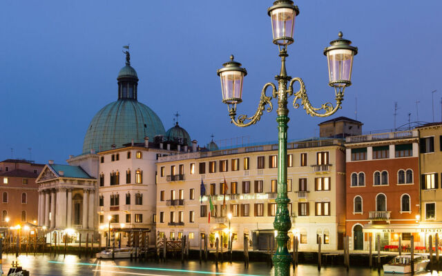 Отель Carlton on the Grand Canal Италия, Венеция - 3 отзыва об отеле, цены и фото номеров - забронировать отель Carlton on the Grand Canal онлайн вид на фасад