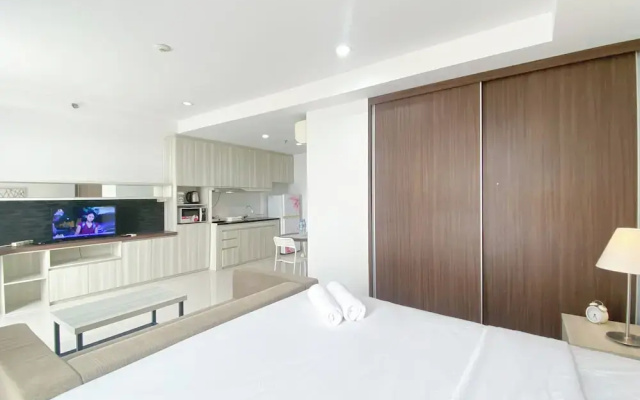 Spacious and Comfort Studio Apartment at Azalea Suites