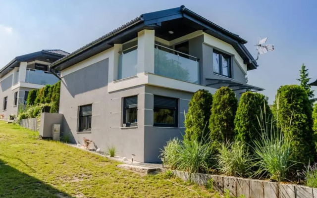Wiejska 21