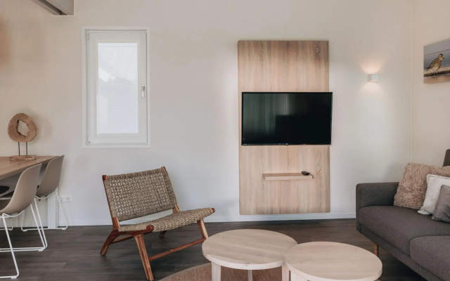Modern lodge with ir-sauna, 500m from the beach