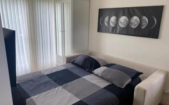 (left) Garden Suite in Villa near TUe and Centre