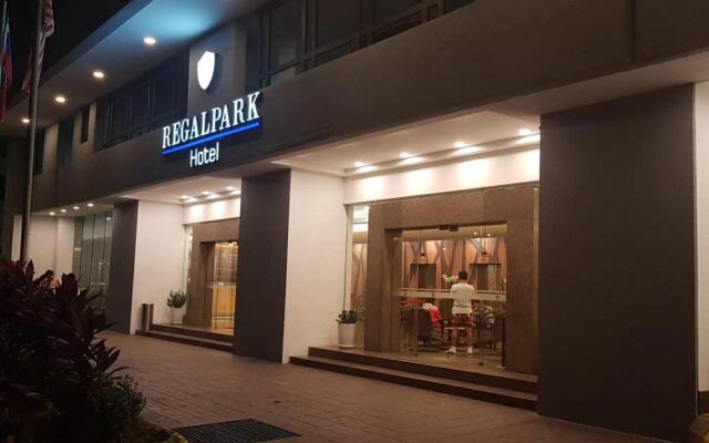 Отель REGALPARK Hotel Kuala Lumpur Малайзия, Куала-Лумпур - отзывы, цены и фото номеров - забронировать отель REGALPARK Hotel Kuala Lumpur онлайн вид на фасад
