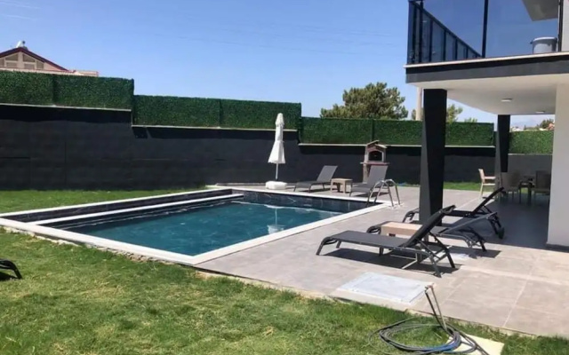 Stunning 4-bed Villa: Private Pool, Sauna & Hammam