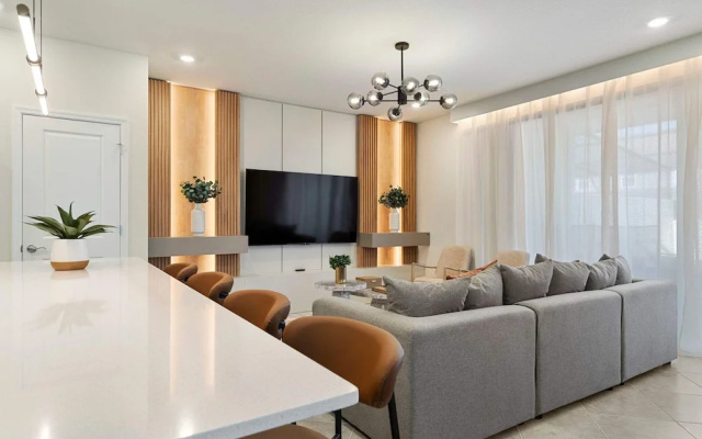 1149 Spacious Family 5-bedroom Townhome