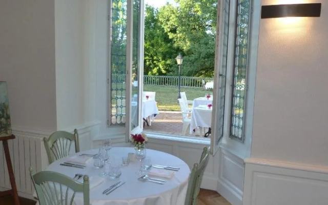 Logis Hotel Restaurant La Tour de Ciron