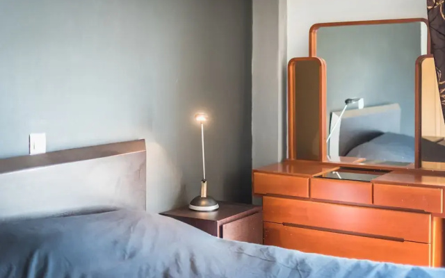 Topfloor Central Apt With Urban Views