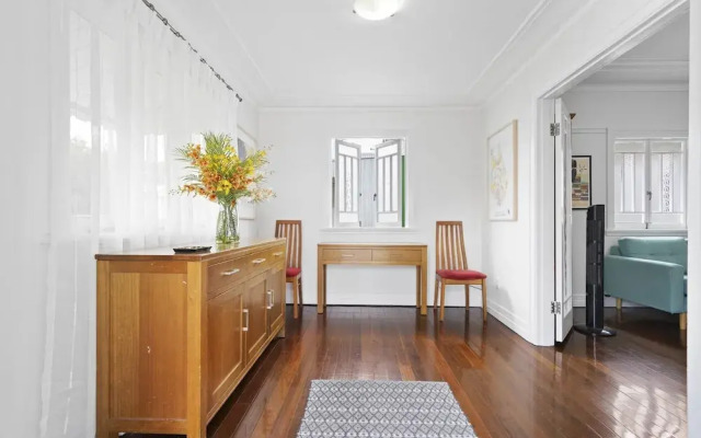 Spacious Family Home With Garden in Quiet Suburb
