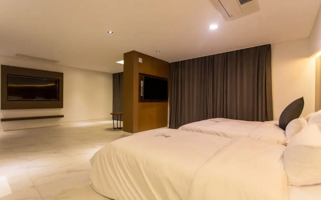 Best In City Hotel
