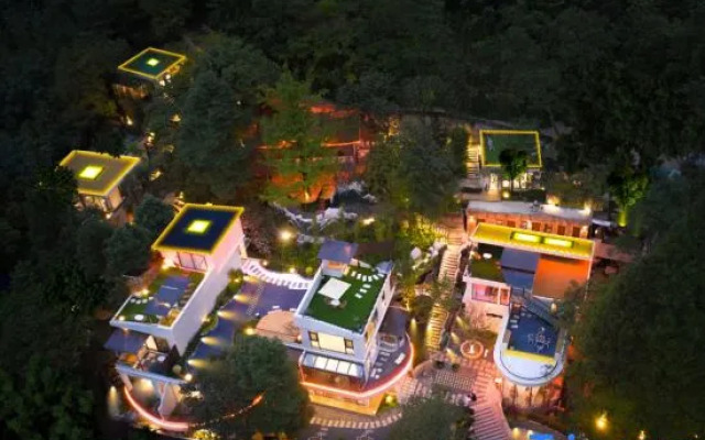 Jingshan Zhidu Forest Hot Spring B&B (Qingcheng Back Mountain Scenic Area Branch)