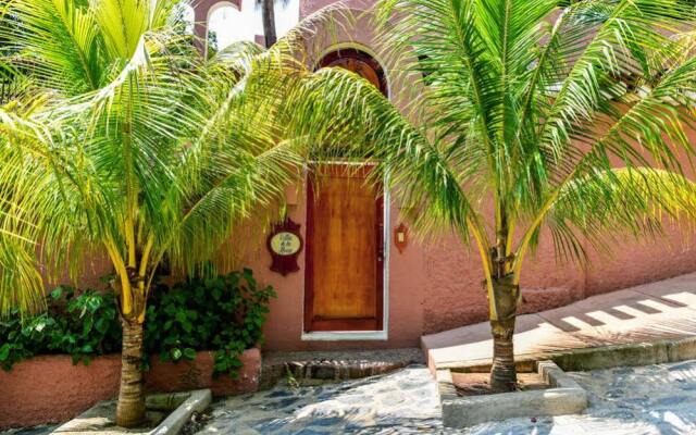Отель Villa de la Roca вид на фасад