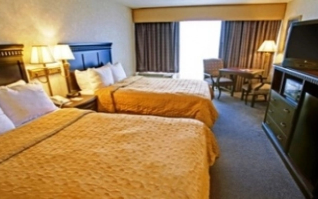 Clarion Inn & Suites By Hampton Convention Center