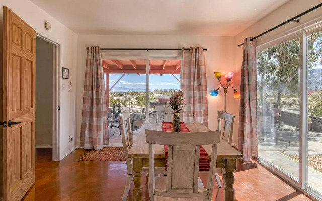 Twentynine Palms 'harmonic House' w/ Mtn Views!