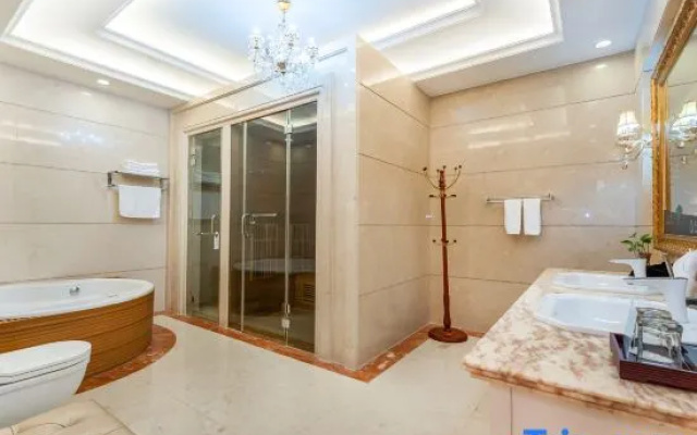 Yanzi Resort