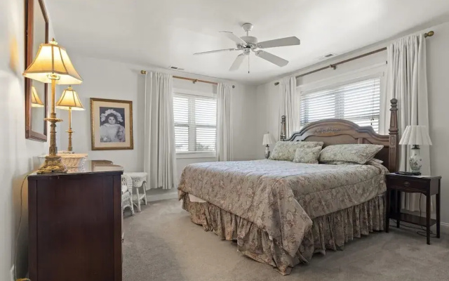 Suncatcher 4 Bedroom Home by RedAwning