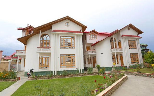 OYO 4487 Hotel Al Azra