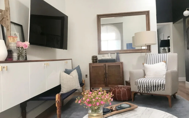 Peaceful modern and close to everything