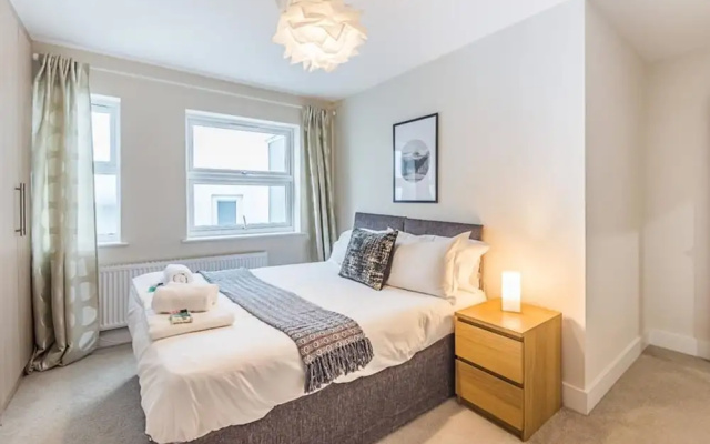 Luxurious Modern One Bedroom Apartment