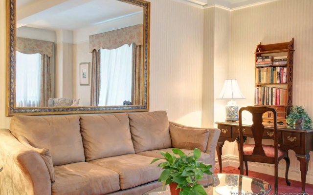 Roger Smith Hotel